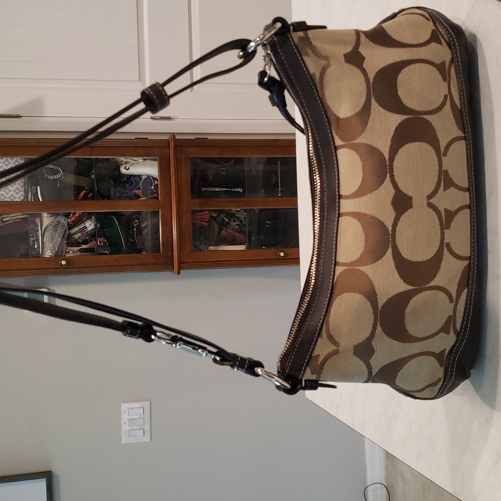 Coach Vintage Brown and Tan Signature Shoulder Bag - Picture 3 of 16